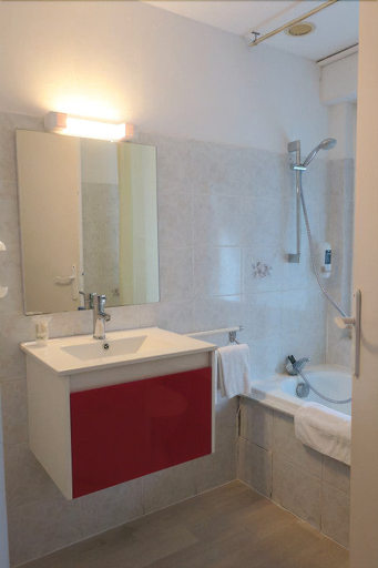 Bathroom, La Dame de Cœur, Gironde