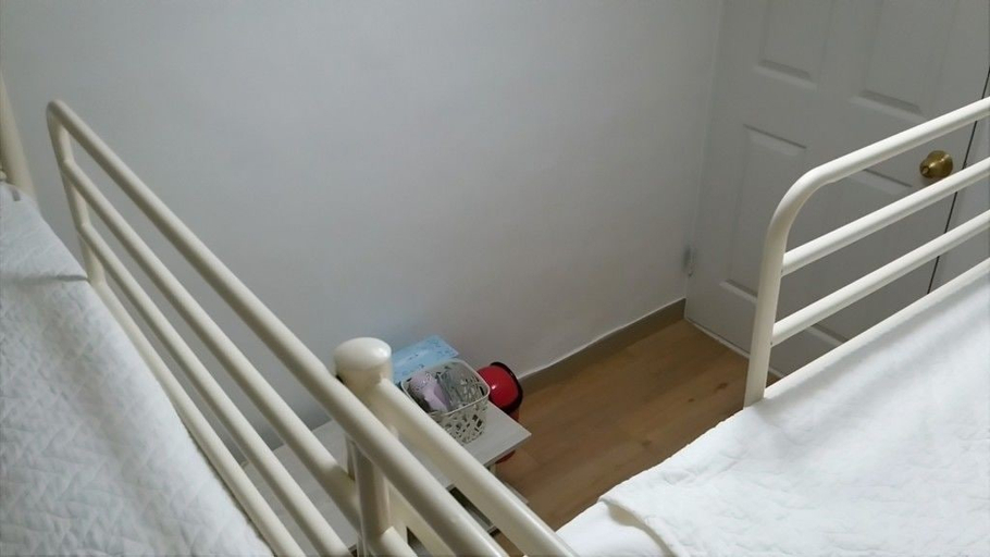 Bedroom 2, OxbloodK, Buk