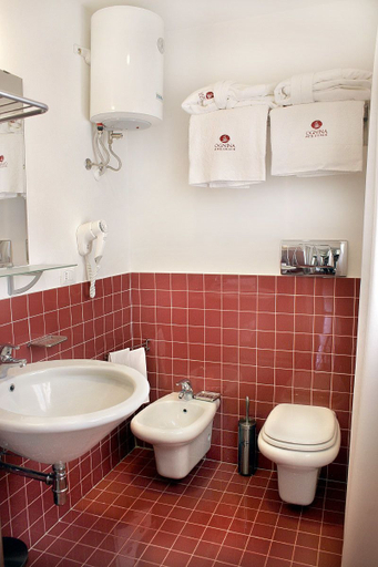 Bathroom 4, Ognina Residence, Catania