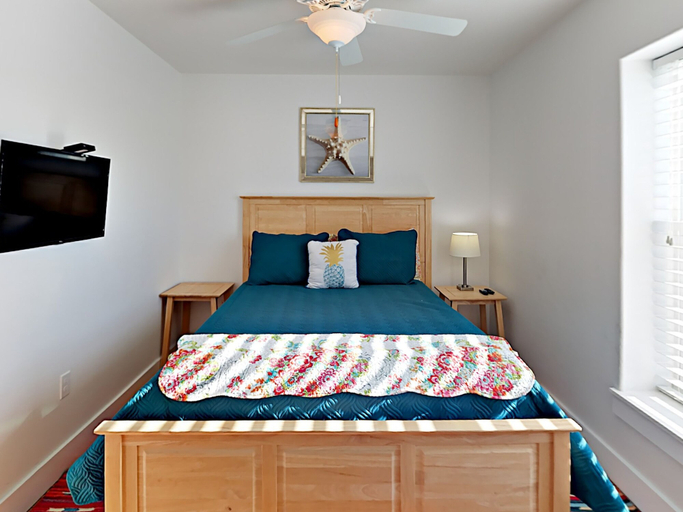 Bedroom 3, 802 The Commons, Nueces