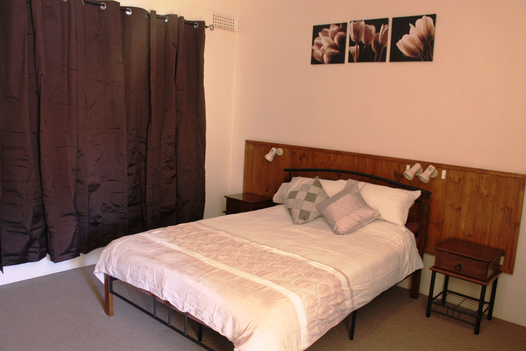 Bedroom 3, Flinders Ranges Motel, Flinders Ranges