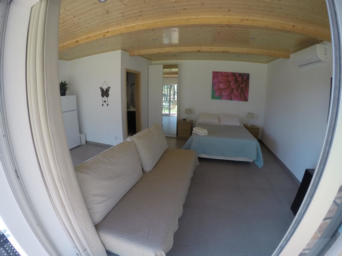 Studio in Serra do Bouro, With Pool Access, Enclosed Garden and Wifi -, Caldas da Rainha