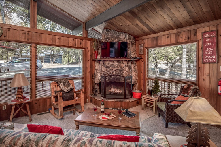 Others 1, 3 Bears Cabin - Two Bedroom Cabin, Lincoln
