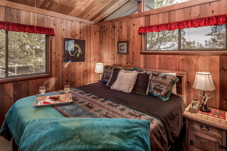 Bedroom 3, 3 Bears Cabin - Two Bedroom Cabin, Lincoln