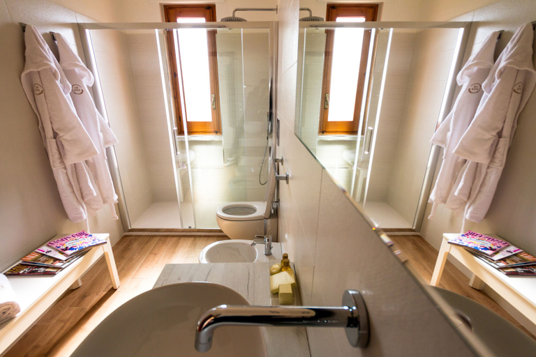 Bathroom 3, 4B B&B, Brindisi