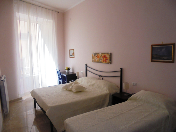 Bedroom 2, Domusrealstella, Napoli