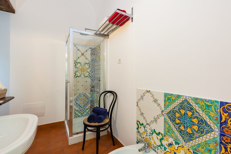 Others 5, B&B Da Roberto, Napoli