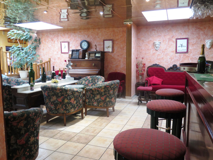 Public Area 2, Auberge de Moussy proche Epernay, Marne