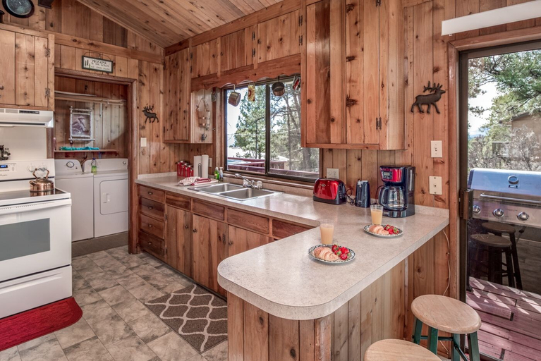 Others 5, 3 Bears Cabin - Two Bedroom Cabin, Lincoln