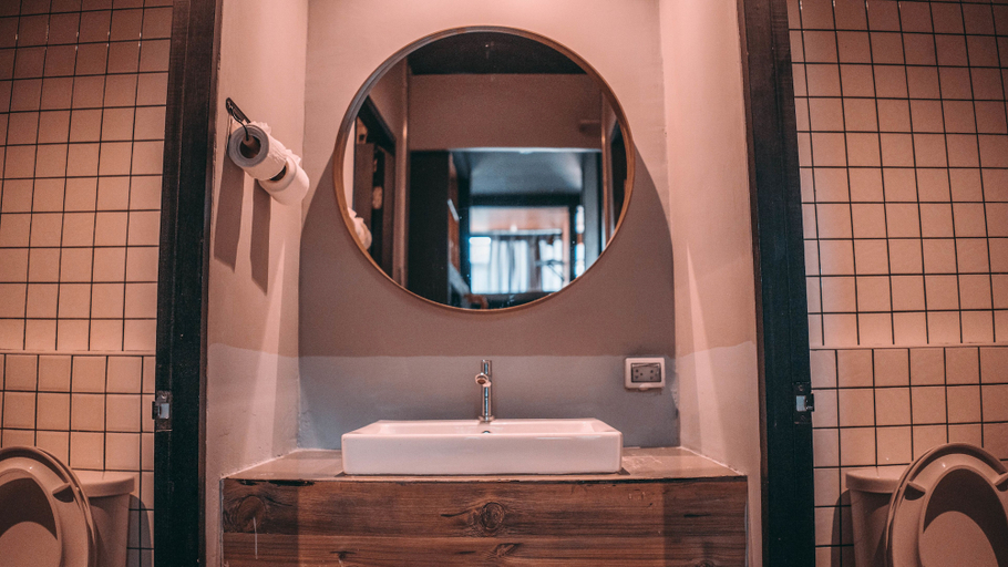 Bathroom 4, One More Wave Kata Beach Hostel, Pulau Phuket