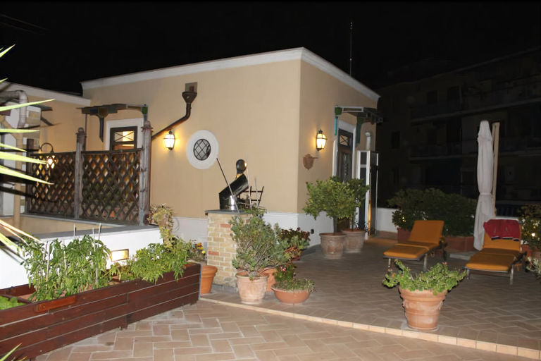 Public Area 3, Il Portoncino, Napoli
