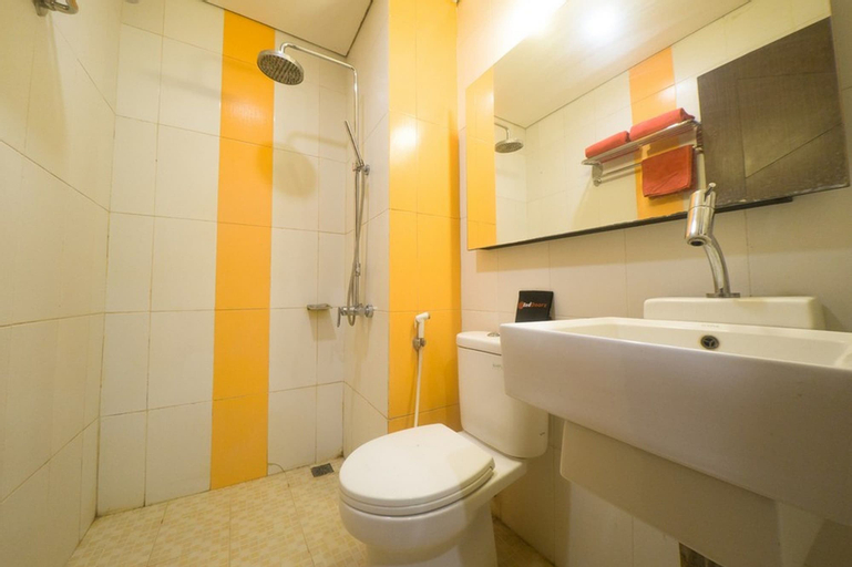 RedDoorz Plus near Universitas Negeri Makassar 2, Makassar