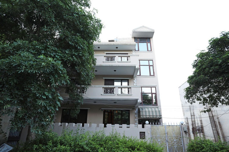 OYO 9299 DLF Phase 4, Gurgaon
