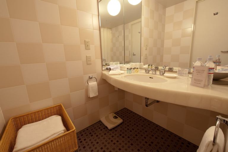 Bathroom 18