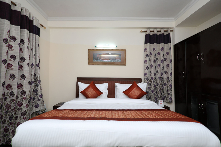 OYO 9299 DLF Phase 4, Gurgaon