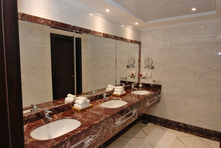 Bathroom 5, Millennium Taiba Hotel, Al Madinah Al Munawwarah