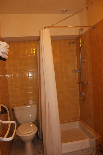 Bathroom 4, Hotel Les Charmilles, Puy-de-Dôme