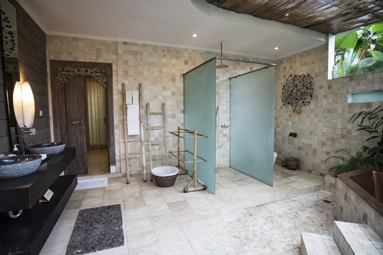 Bathroom 19