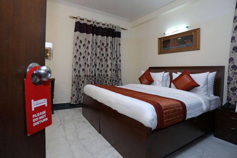 OYO 9299 DLF Phase 4, Gurgaon