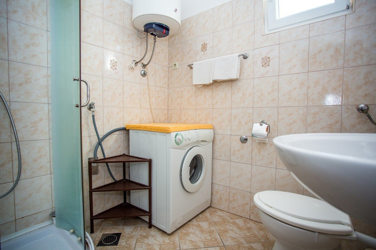 Bathroom 5, Apartments Mala Karla 1685, Marina
