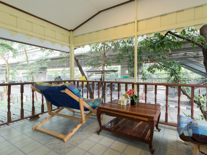 Nang Ta Yon Ban Thap Chang Hostel, Prawet