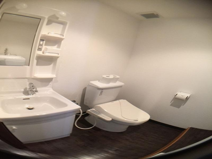 Bathroom 4, Mr.Kinjo Violette, Naha