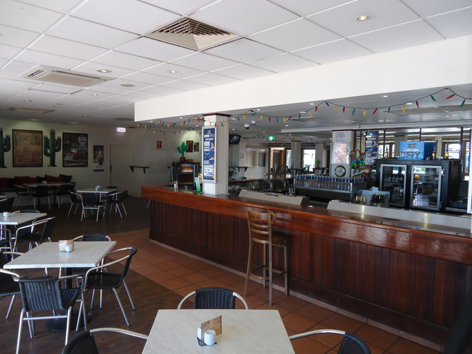 Food & Drinks 5, Roebuck Bay Backpackers and Party Bar, Broome