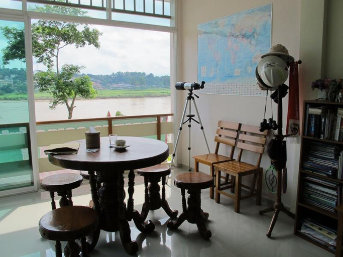 Food & Drinks, Day Waterfront Hotel., Chiang Khong