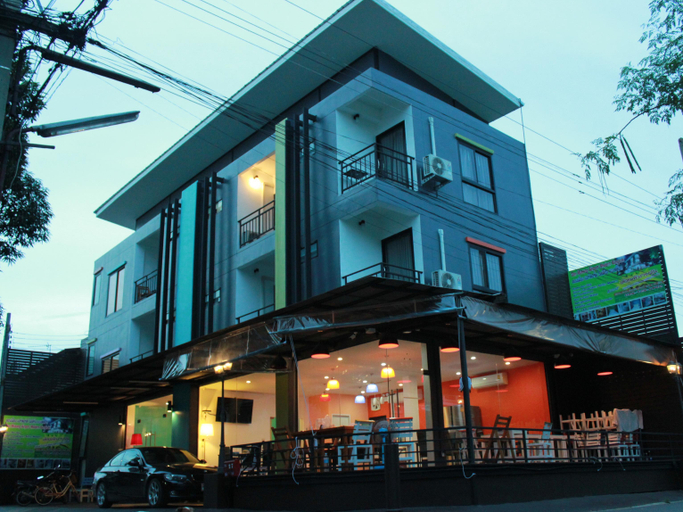 Exterior & Views