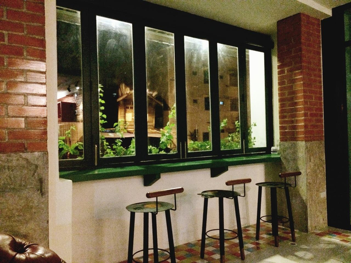 Public Area 2, The Seven Luck, Pom Pram Sattru