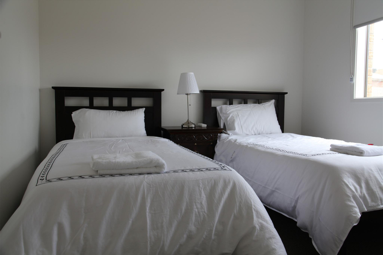 Bedroom 1, London Park Resort, Casey - Berwick