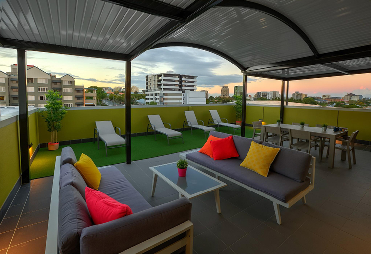 Food & Drinks, Breeze Lodge, Brisbane