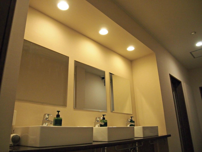 Bathroom 4, Fukuoka Hana Hostel, Fukuoka