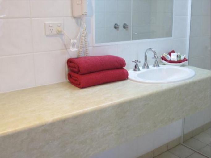Bathroom 3, Coal Valley Motor Inn, Latrobe - Morwell
