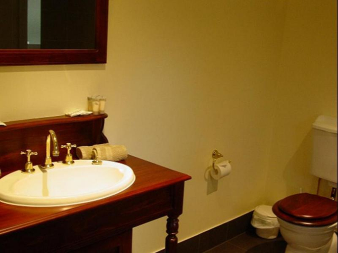 Bathroom 5, Bungaree Station Bed and Breakfast, Clare and Gilbert Valleys