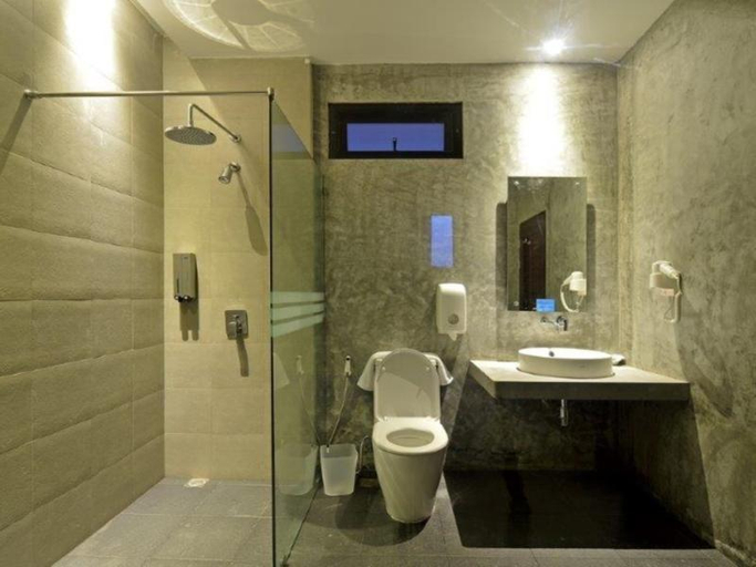 Bathroom 3, The Oasis Resort, Mueang Krabi