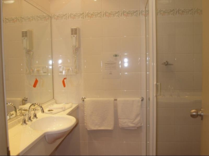 Bedroom 4, Jamberoo Pub & Saleyard Motel, Kiama