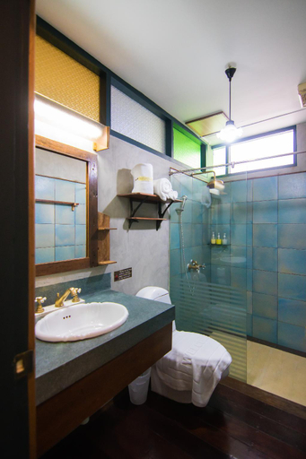 Bathroom 4, Pak Chiang Mai Guesthouse, Muang Chiang Mai