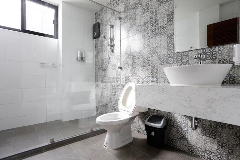 Bathroom 4, 19A Bangkok, Phaya Thai
