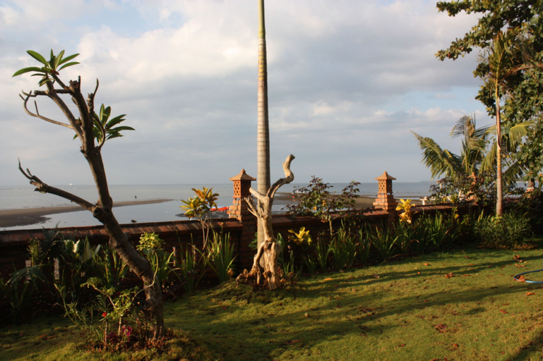 Joglo on the Beach, Buleleng