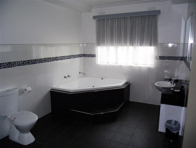Bathroom 5, 503 On Princes Drive Motel, Latrobe - Morwell