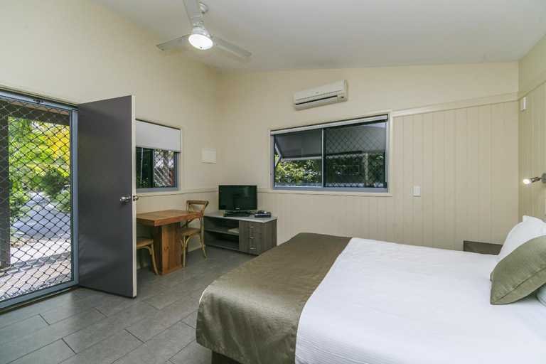 Bedroom 4, Reflections Holiday Parks Clarkes Beach, Byron