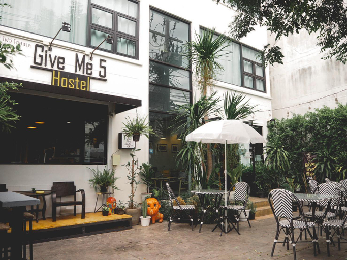 Food & Drinks, Give Me 5 Hostel, Muang Chiang Mai