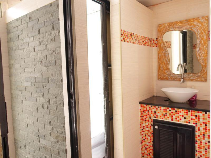 Bathroom 5, 1Sabai Hostel, Wattana