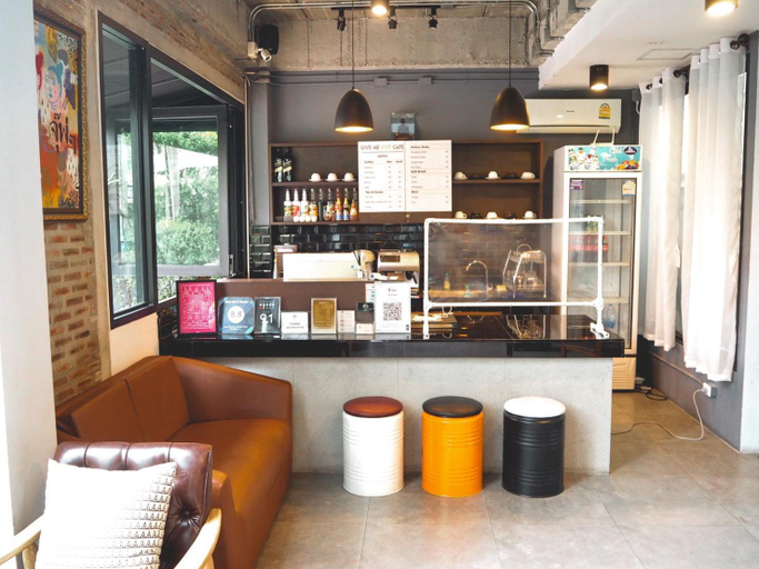 Public Area 5, Give Me 5 Hostel, Muang Chiang Mai
