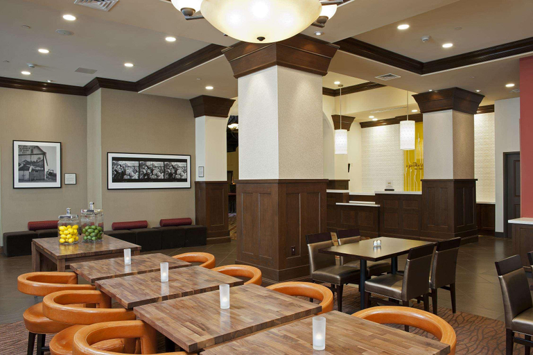 Public Area 2, Hilton Garden Inn Milwaukee Downtown, Milwaukee