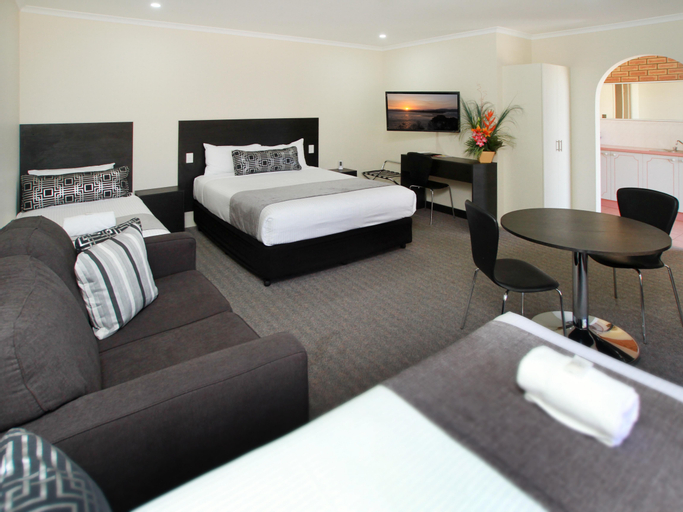Bedroom 2, Twofold Bay Motor Inn, Bega Valley
