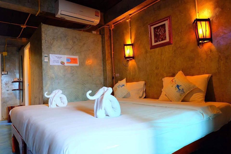Bedroom 4, The Sun Resort and Restaurant, Muang Ranong