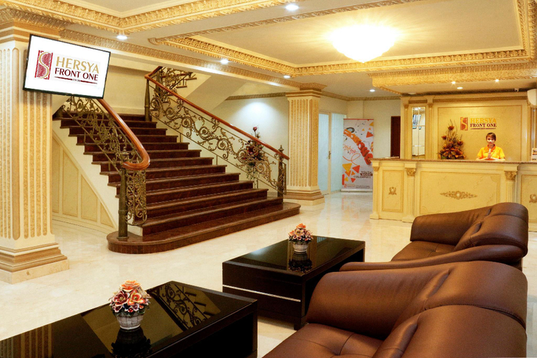 Public Area 3, Hersya Front One Inn Surabaya, Surabaya