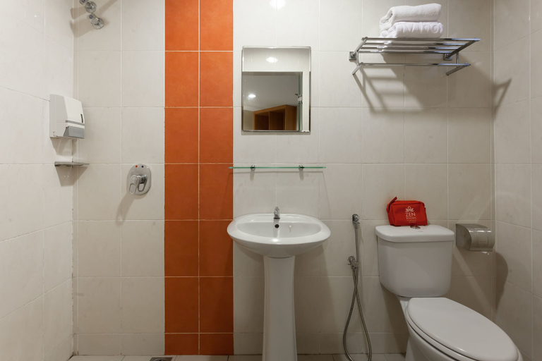 Bathroom, ZEN Rooms My Hotel @ Sentral, Kuala Lumpur